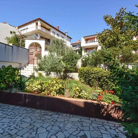 In With Two-bedrooms 7 아파트 풀라