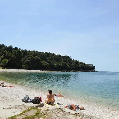 In With Two-bedrooms 7 *