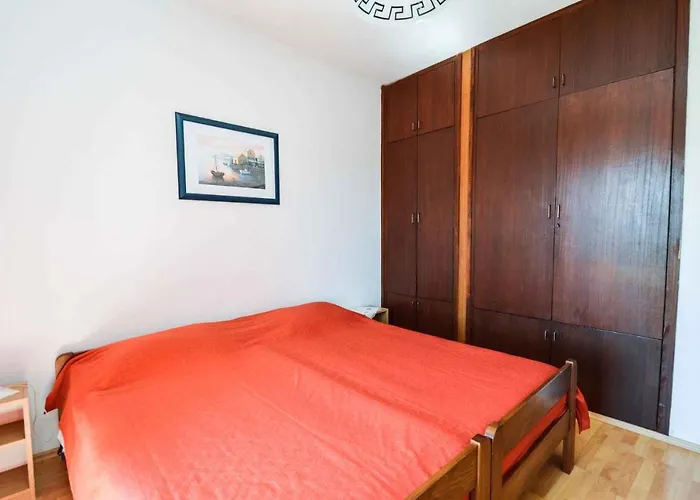 In With Two-bedrooms 7