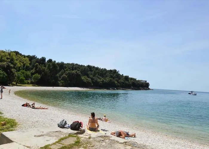 In With Two-bedrooms 7 *